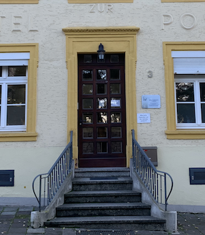 Eingang: Bahnhofstraße 3; flex-grow=0;